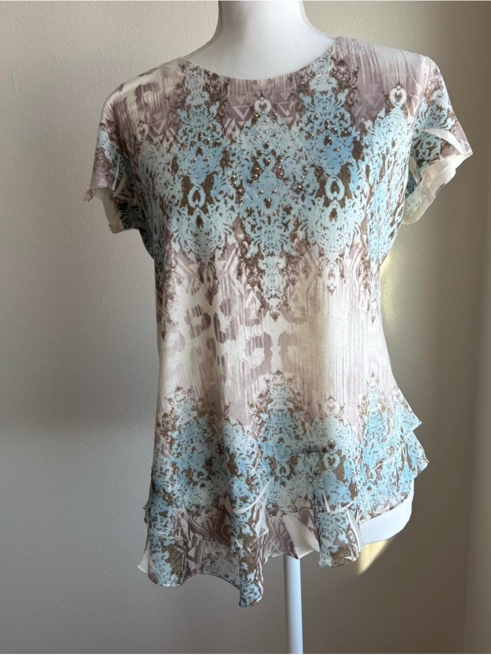Madison & Berkeley Blue and Cream Patterned Short Sleeve Blouse